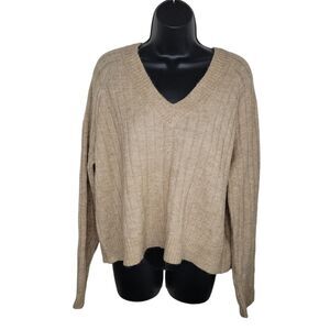 Harper Heritage Francesca's oatmeal v-neck sweater size Small